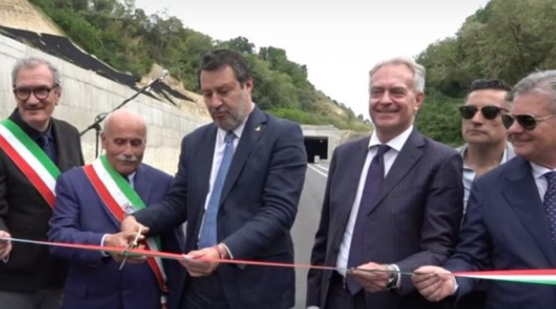 Trasversale delle Serre, Salvini inaugura il primo lotto: “Un’attesa lunga 60 anni”
