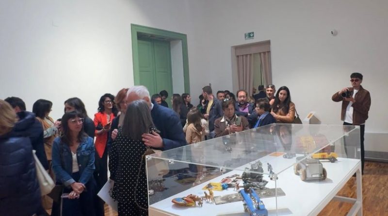 I robot di Sirelli invadono Palazzo Mazza a Borgia: “POP-UP!” apre le porte tra memoria e futuro