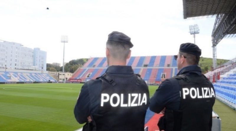 Tensione post-partita Crotone-Salernitana: lancio di oggetti e scontri, scattano quattro DASPO