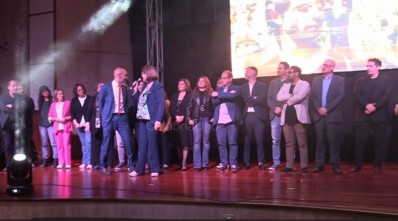 VIDEO – Giuseppe Trocino Presenta Le Quattro Liste della Coalizione di Centrosinistra a Crotone al Teatro Alkmeon