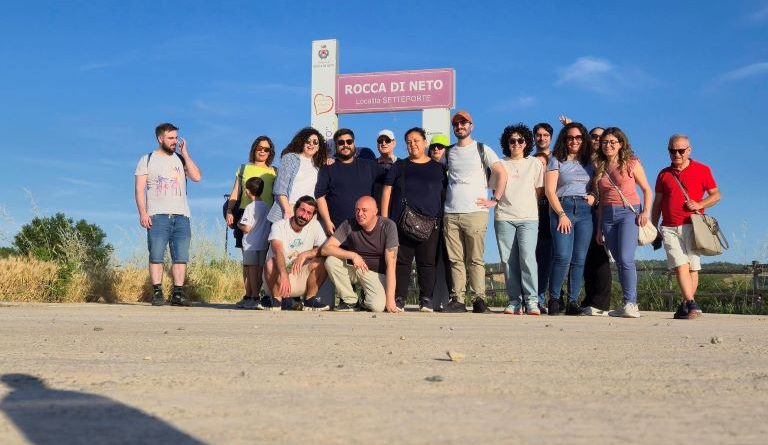 Walking Mind, seconda edizione: un fiume di gente riscopre il cuore verde della Val di Neto