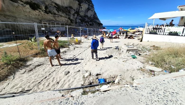 Tropea, barriere architettoniche e diritti negati: l’accesso al mare resta un miraggio per i più fragili