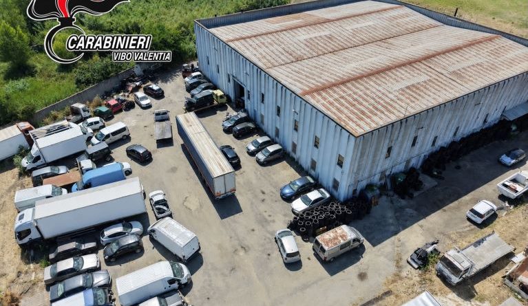 Porto Salvo, blitz dei Carabinieri nell’area industriale: sequestrati oltre 5.000 mq di rifiuti speciali, denunciato il titolare.
