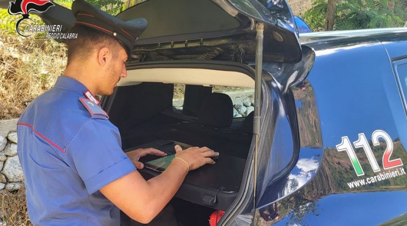 Villa San Giovanni, maxi blitz agli imbarchi per la Sicilia: i Carabinieri sequestrano oltre 22 chili di droga nascosti in un tir. Arrestato l’autista.