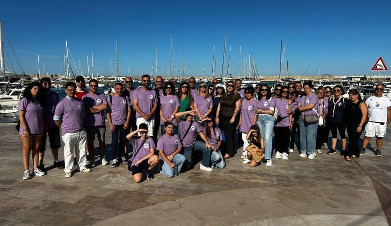 Crotone si stringe attorno al valore del dono: il successo della Passeggiata Solidale Crotone si stringe attorno al valore del dono: il successo della Passeggiata Solidale