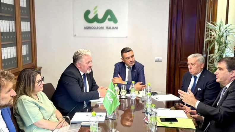L’argine verde contro il silenzio dei borghi: Cia Calabria scommette sull’agricoltura multifunzionale nel dialogo con Fitto