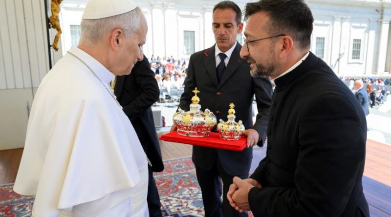 Fede e Arte si Incontrano in Vaticano: Papa Leone XIV Benedice le Corone del Maestro Michele Affidato per la Madonna di Petronà