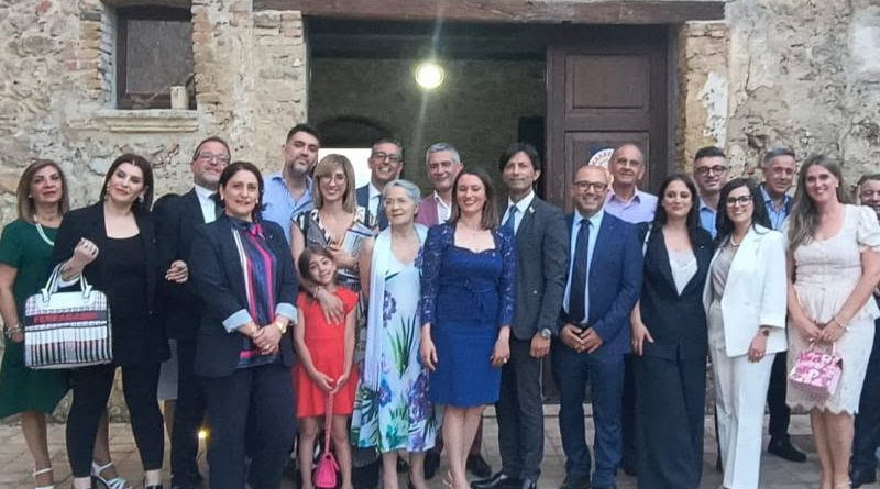 Il Rotary Club Strongoli conquista il Castello Normanno: tre nuove socie e una sede storica per ridisegnare il futuro del territorio