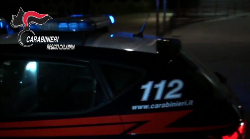 Taurianova, l’ombra del finto carabiniere si dissolve in caserma: un arresto e un complice incastrato dopo un colpo da 80 mila euro