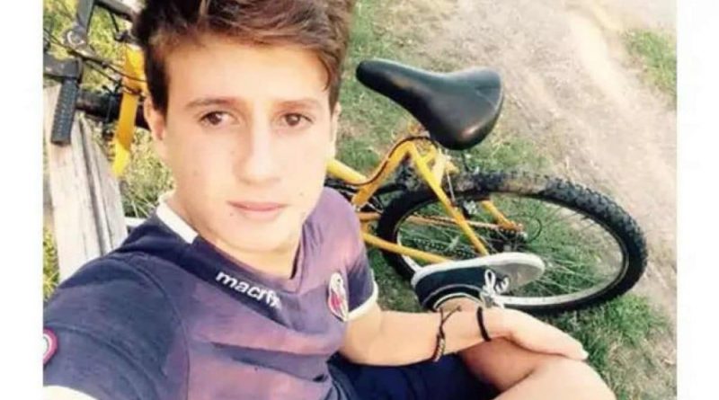Una menzione speciale per il futuro spezzato di Davide Ferrerio: la scelta del Comune di Crotone contro la violenza Una menzione speciale per il futuro spezzato di Davide Ferrerio: la scelta del Comune di Crotone contro la violenza