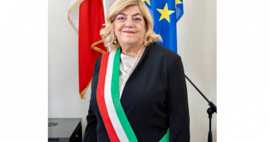 Castrovillari, si insedia Anna De Gaio: “Sarò la sindaca di tutti”
