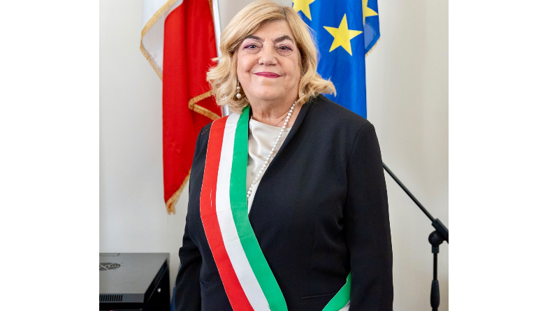 Castrovillari, si insedia Anna De Gaio: “Sarò la sindaca di tutti”