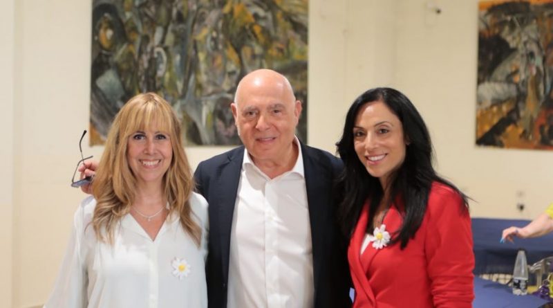 VIDEO – Donne Unite contro un duplice nemico: a Rende, la mostra “Women for Women against Violence” intreccia le cicatrici della violenza e del cancro