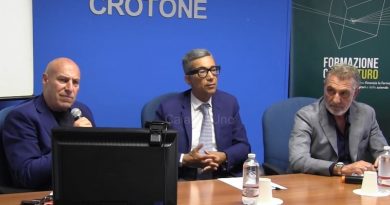 VIDEO – FC Crotone, formalizzata l’iscrizione in Serie C1: Vrenna chiede aiuto agli imprenditori locali