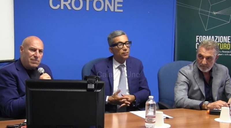 VIDEO – FC Crotone, formalizzata l’iscrizione in Serie C1: Vrenna chiede aiuto agli imprenditori locali