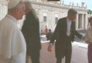 VIDEO – Il Papa Benedice l’Ancora Trinitaria realizzata dal Liceo Artistico di S. Giovanni in F. e da Michele Affidato: Un Simbolo di Speranza e Creatività