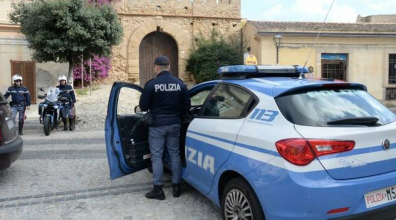 Crotone, scattano le manette: blitz della Polizia di Stato contro armi e droga