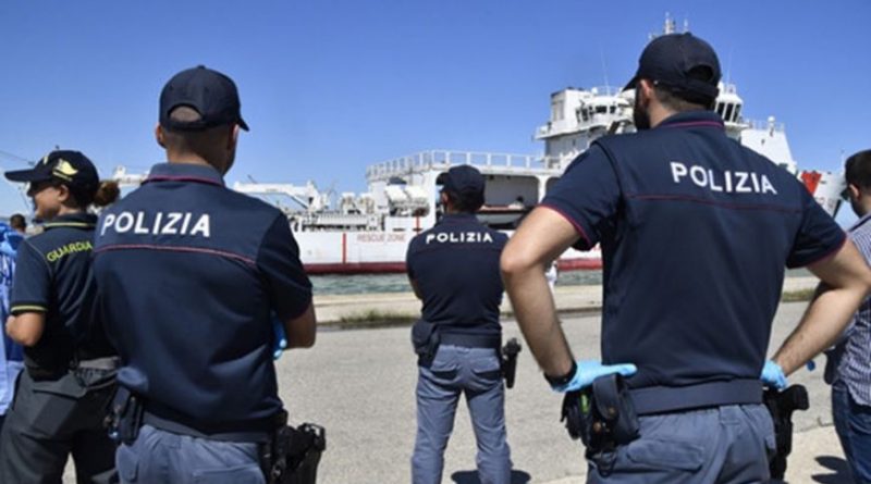 Sbarchi a Crotone, la speranza e il rigore: salvate 47 persone dalla Louise Michel, 21 respingimenti