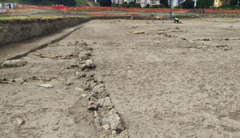 La terra restituisce la polis: a Crotone l’archeologia si fa futuro e rigenera la città La terra restituisce la polis: a Crotone l’archeologia si fa futuro e rigenera la città