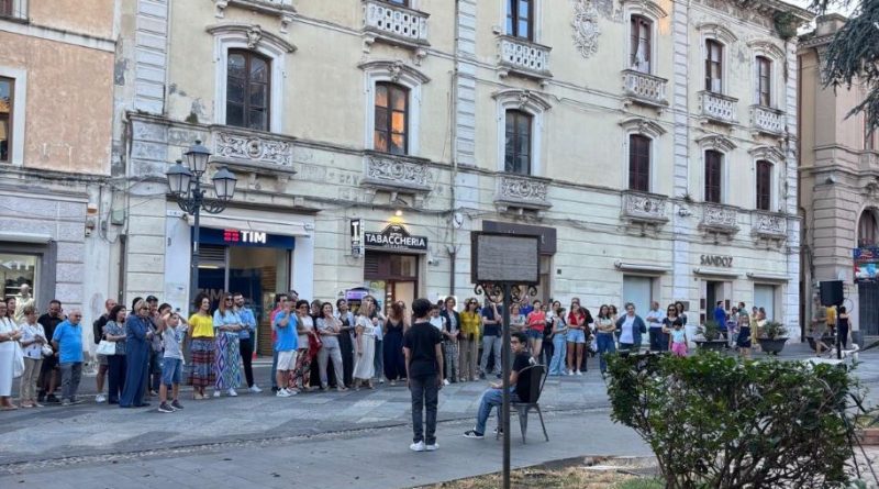 Catanzaro: Il Teatro si Fa Collage: Giovani Talenti riscoprono Rotella