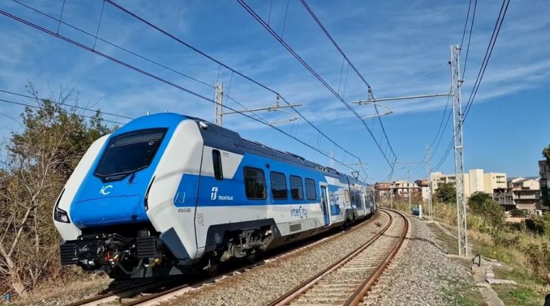 Regione e Trenitalia attivano treno diretto Reggio–Roma, salto di qualità per la Locride che esclude Crotone e Corigliano Rossano, deviando da Catanzaro Lido su Lamezia.