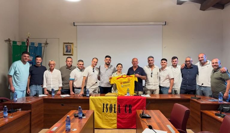 Isola Capo Rizzuto riparte dal cuore giallorosso: svelato il nuovo corso societario nel segno della tradizione calcistica