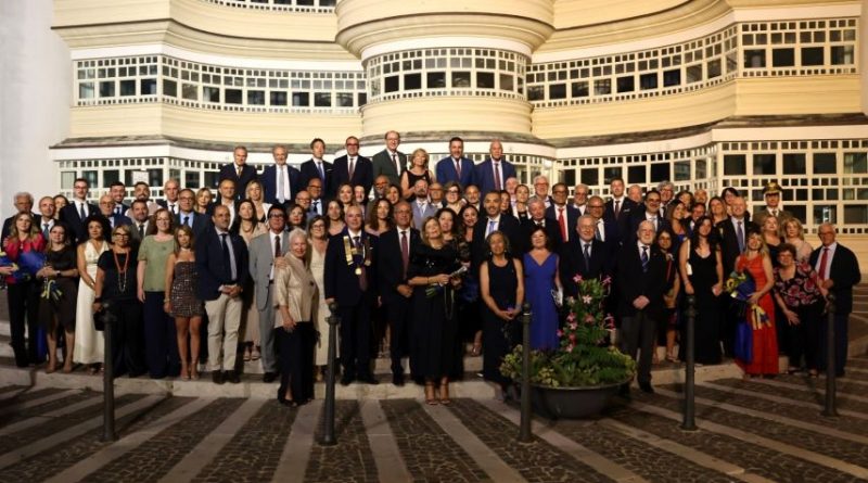 Rotary Club Catanzaro: 75 anni di storia e passaggio di consegne. Nicola Trapasso è il nuovo presidente Rotary Club Catanzaro: 75 anni di storia e passaggio di consegne. Nicola Trapasso è il nuovo presidente