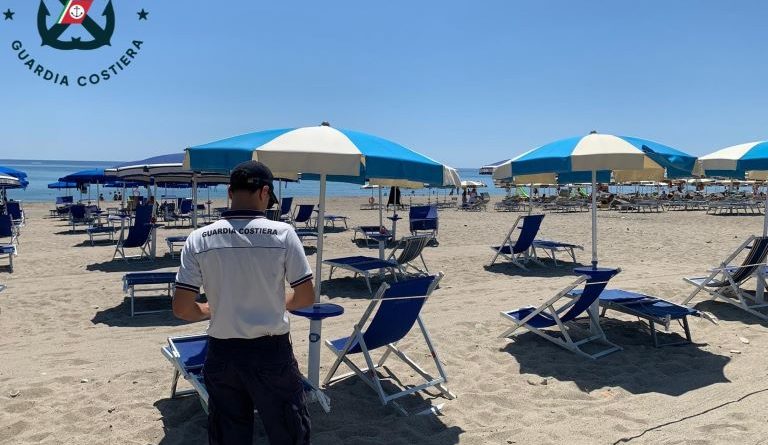 Operazione “Mare e Laghi sicuri 2026”: spiagge liberate a Cirò Marina, scattano tre denunce