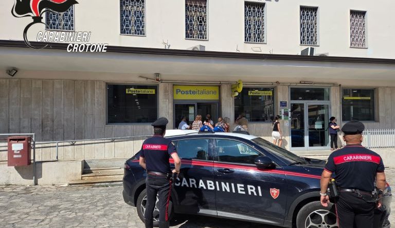 Sicurezza e prossimità: a Crotone i Carabinieri blindano gli uffici postali per difendere anziani e fasce deboli