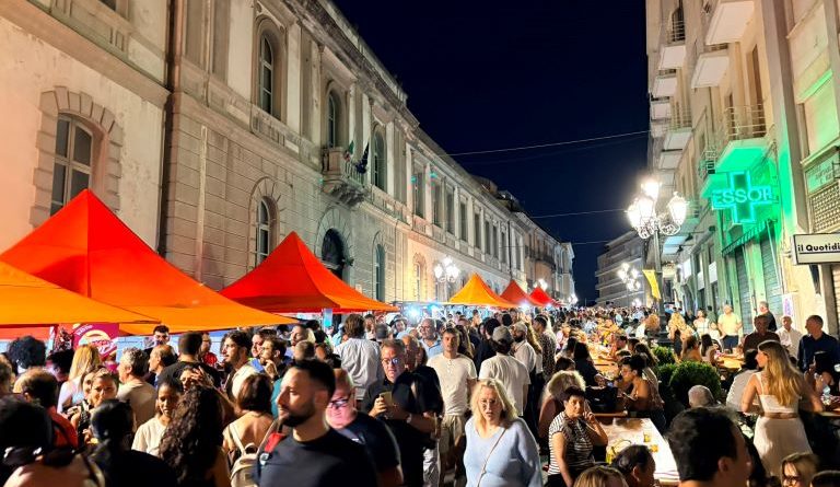 Pitta Days, successo a Catanzaro: oltre mille pitte e panificatori ASSIPAN protagonisti Pitta Days, successo a Catanzaro: oltre mille pitte e panificatori ASSIPAN protagonisti