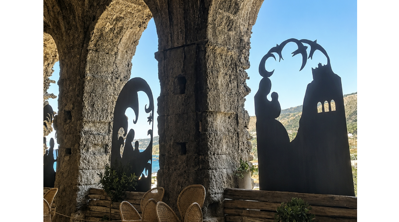 Un faro di umanità tra le pietre di Palazzo Fazzari: a Tropea debutta “Shadows of Passage”