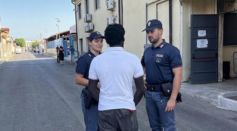 Un ponte di umanità e legalità: la comunità dei migranti di Crotone ringrazia la Questura