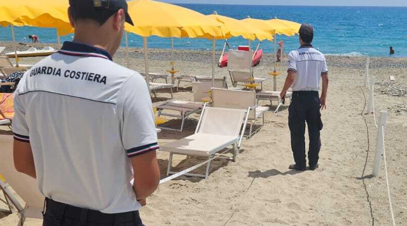Cirò Marina, spiaggia occupata abusivamente: denunciato il titolare di un lido