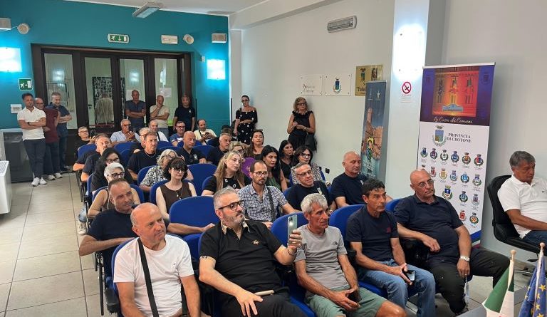 Svolta a Crotone: firmata la stabilizzazione per 35 tirocinanti TIS. Ammirati: «Una giornata di valore per il territorio»