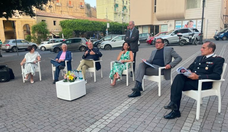 VIDEO – Truffe agli anziani, a Crotone nasce lo scudo sociale: presentato il progetto “Non ci casco!”