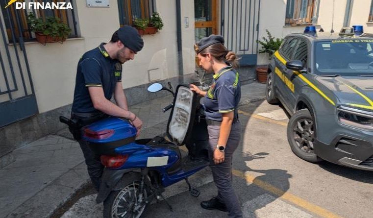 Maxisequestro di finti ciclomotori elettrici: sigilli a migliaia di mezzi non sicuri in tutta Italia