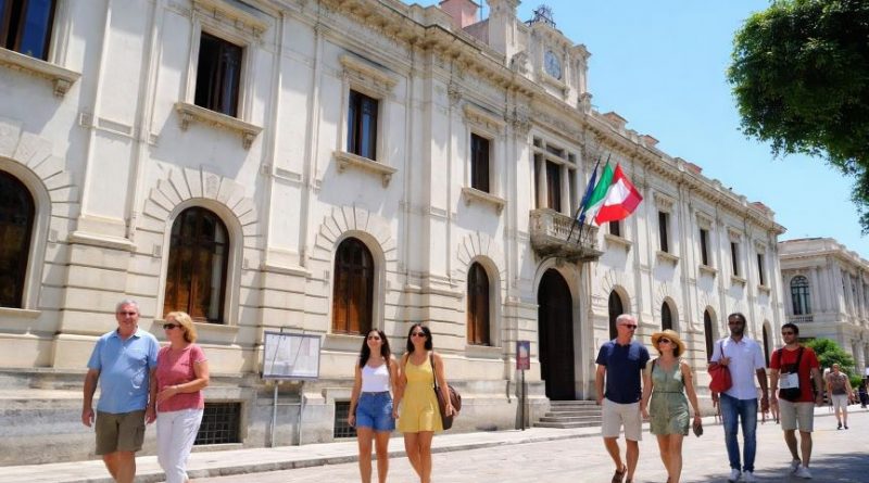 Reggio Calabria, Cannizzaro vara la “Giunta dei migliori”: domani il debutto all’Arena dello Stretto