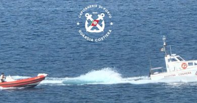 Cirò Marina, ombrelloni abusivi sulla spiaggia libera: denunciato balneare, liberati 375 mq di demanio