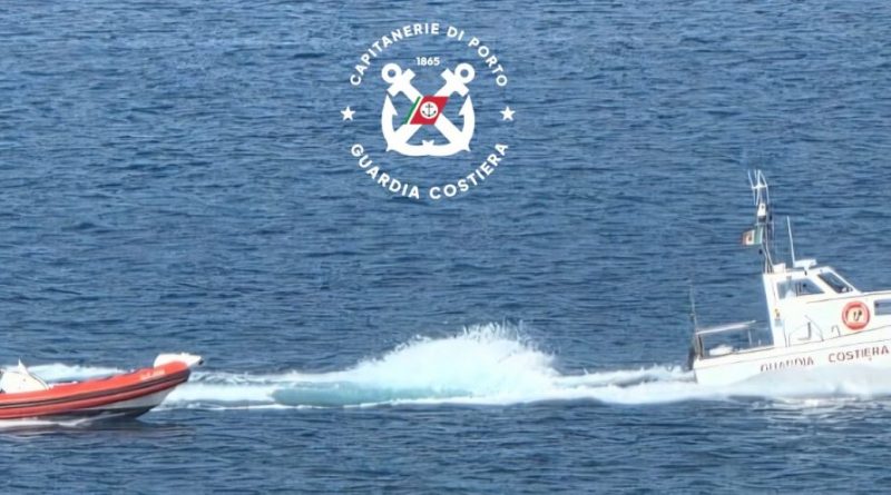 Cirò Marina, ombrelloni abusivi sulla spiaggia libera: denunciato balneare, liberati 375 mq di demanio