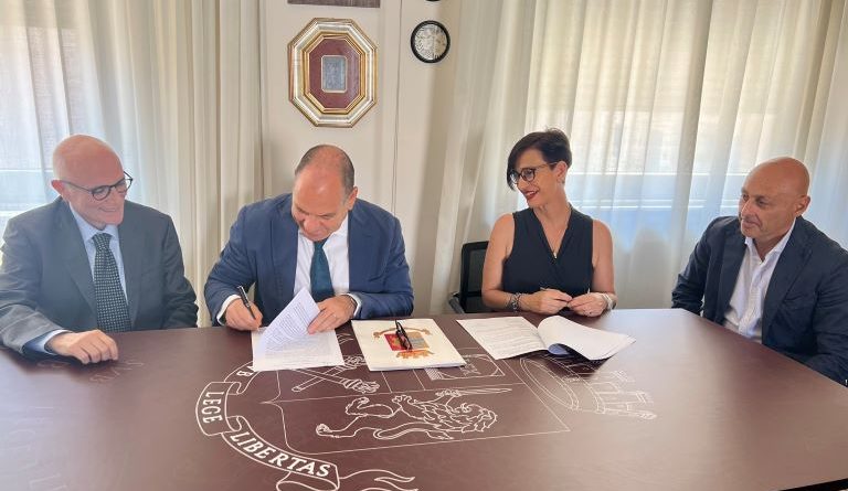 Cosenza, firmata l’intesa tra Questura e “La Ginestra”: la rete di salvataggio per le donne si fa ancora più stretta