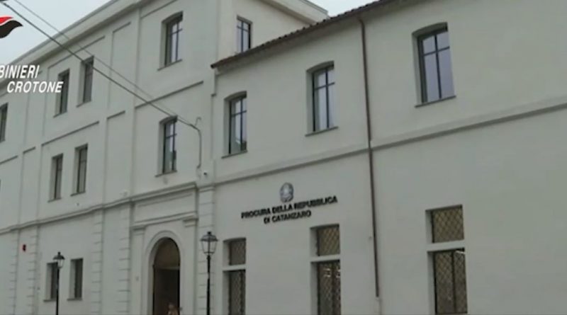 Tragedia a Catanzaro: ventunenne muore al pronto soccorso. La Procura indaga sul dramma dell’ambulanza senza medico