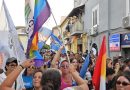 Catanzaro, la svolta arcobaleno: in migliaia al primo storico Pride. Carpanzano: «Da oggi nessuno è più solo»