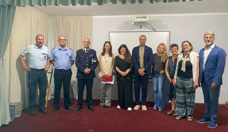 Calabria, i detenuti diventano assaggiatori d’olio e salvano l’antico Olivo Bianco della Madonna