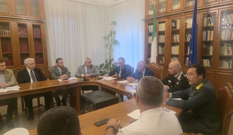 Ferragosto sicuro: piano straordinario di controlli in provincia di Catanzaro. Vertice in Prefettura, ma Soverato è assente