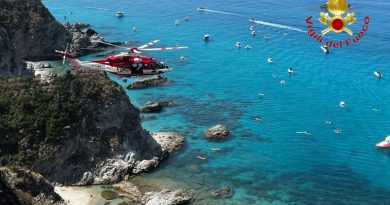 Incidente a Capo Vaticano: quarantaduenne precipita dal Belvedere dei Cannoni, salvato con l’elicottero dai Vigili del Fuoco