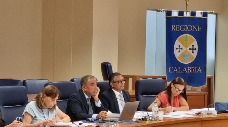 Rivoluzione trasporti in Calabria: via libera alla riforma del tpl e piano da 30 miliardi