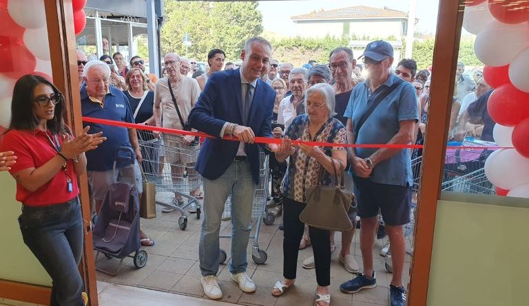 VIDEO – Crotone accoglie il nuovo IperCoop: ottimo debutto per il piano di rilancio di Coop Alleanza 3.0. Cresce l’attesa per le prossime aperture.