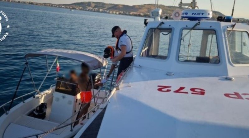 Moto d’acqua tra i bagnanti e sanzioni a raffica: la Guardia Costiera blinda il litorale crotonese