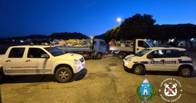 Blitz notturno a Steccato di Cutro: liberate le spiagge occupate da ombrelloni “segnaposto”