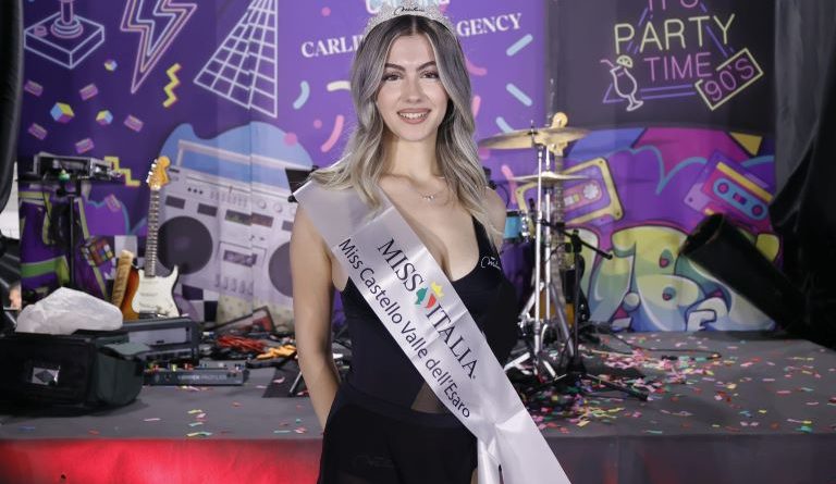 Miss Italia Calabria 2026: Mariarosaria Sapia trionfa a San Lorenzo del Vallo e vola alle prefinali nazionali